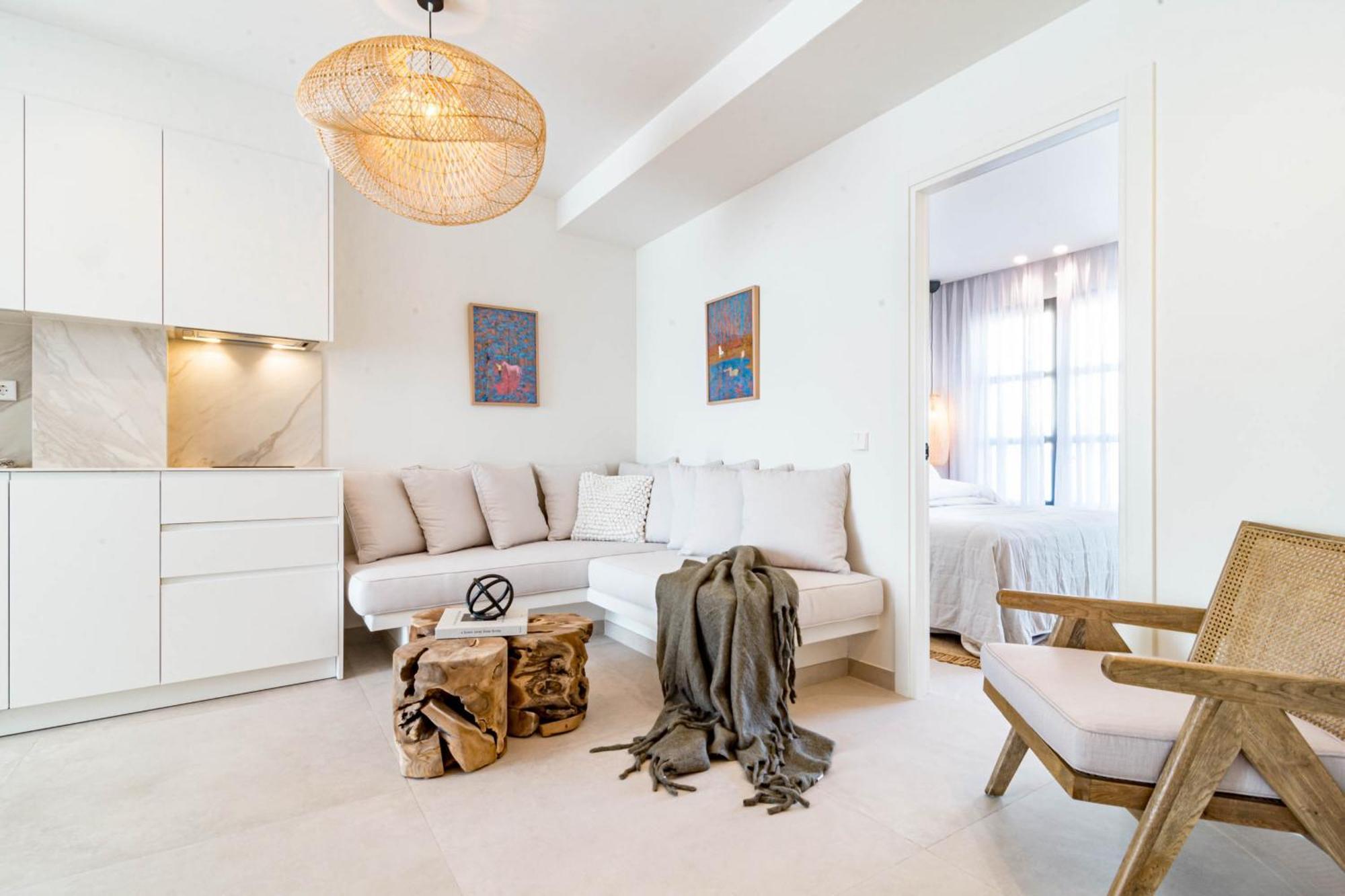 Seaclub Suites Естепона Екстериор снимка