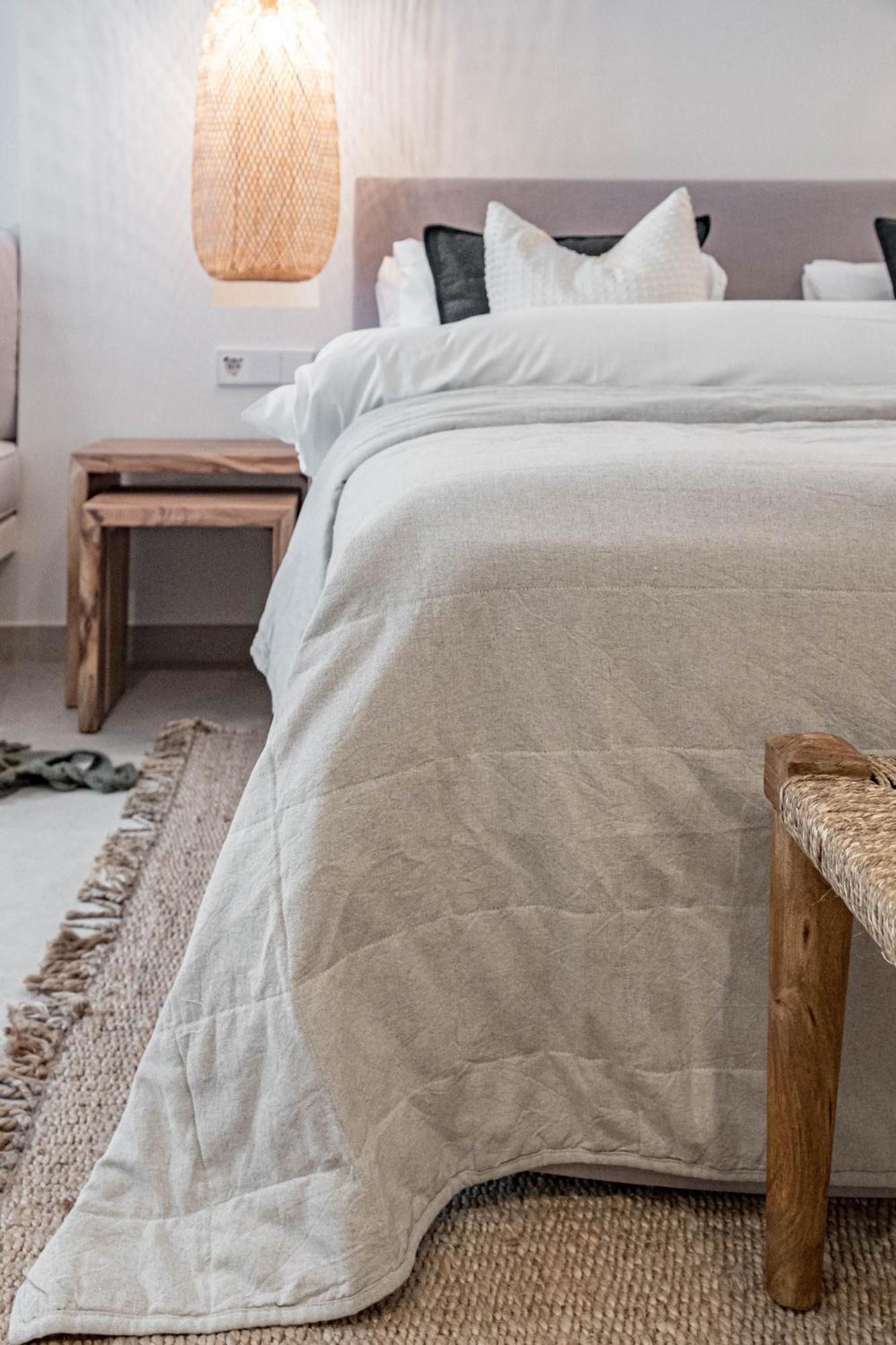 Seaclub Suites Естепона Екстериор снимка