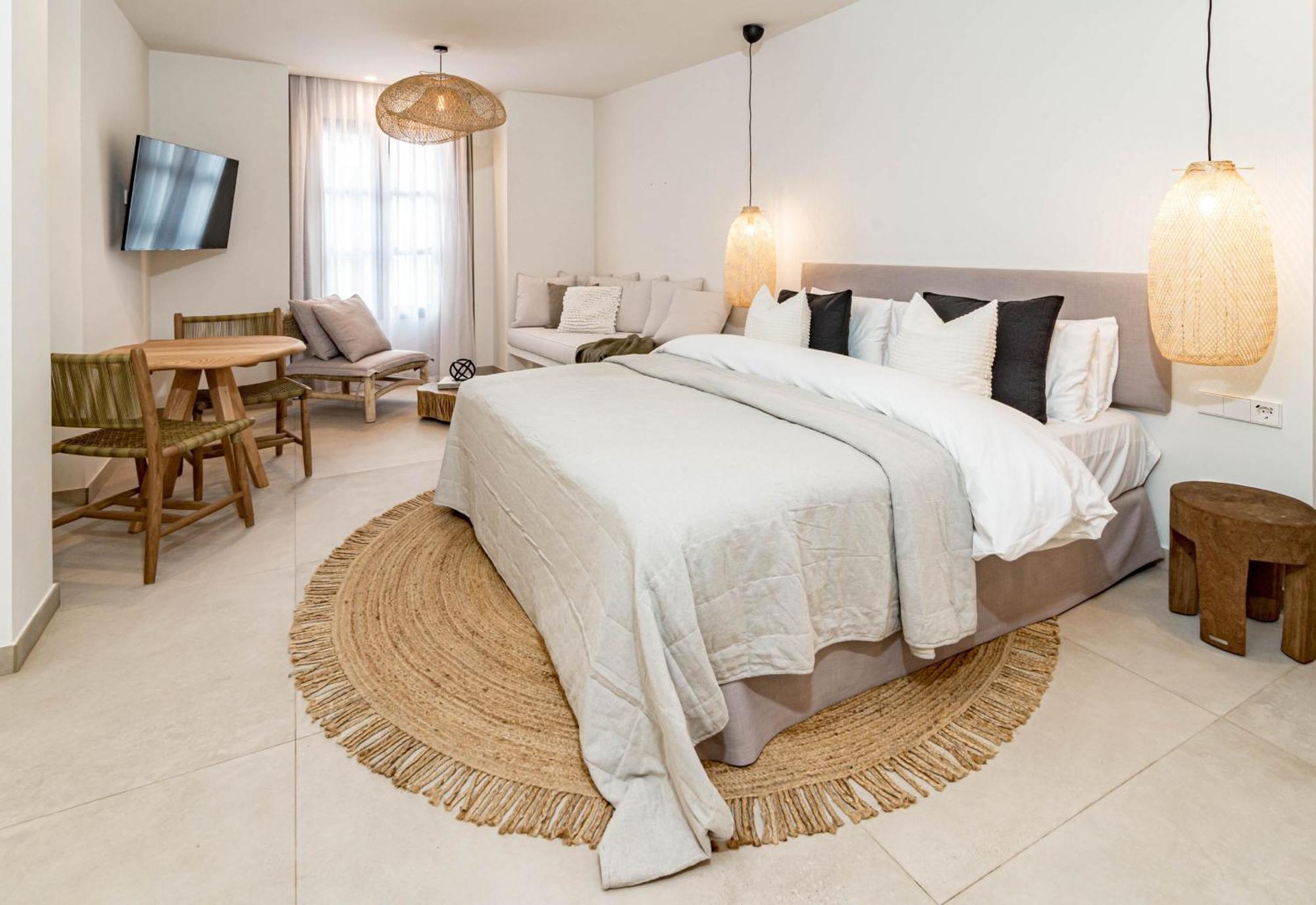 Seaclub Suites Естепона Екстериор снимка
