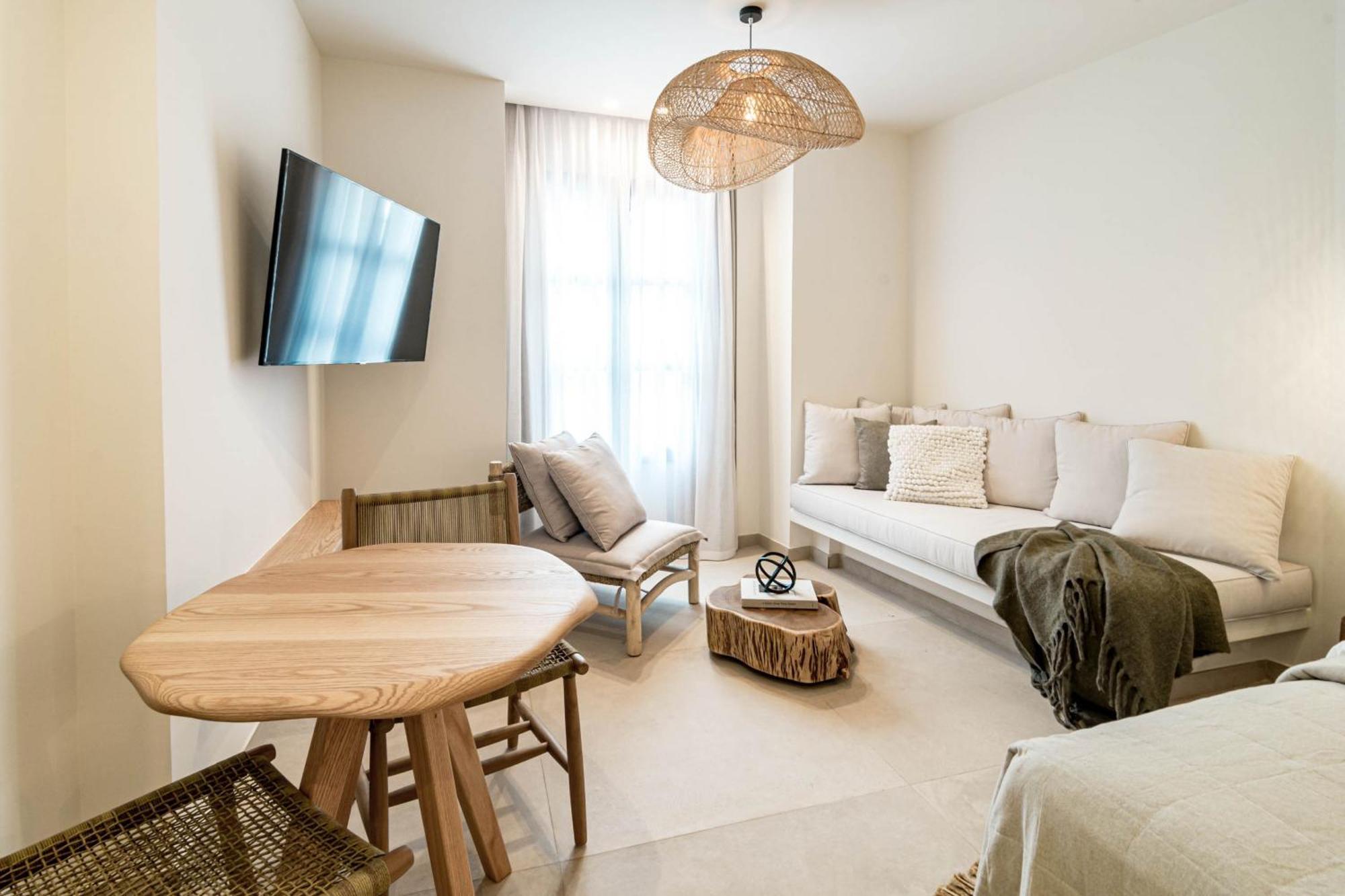 Seaclub Suites Естепона Екстериор снимка