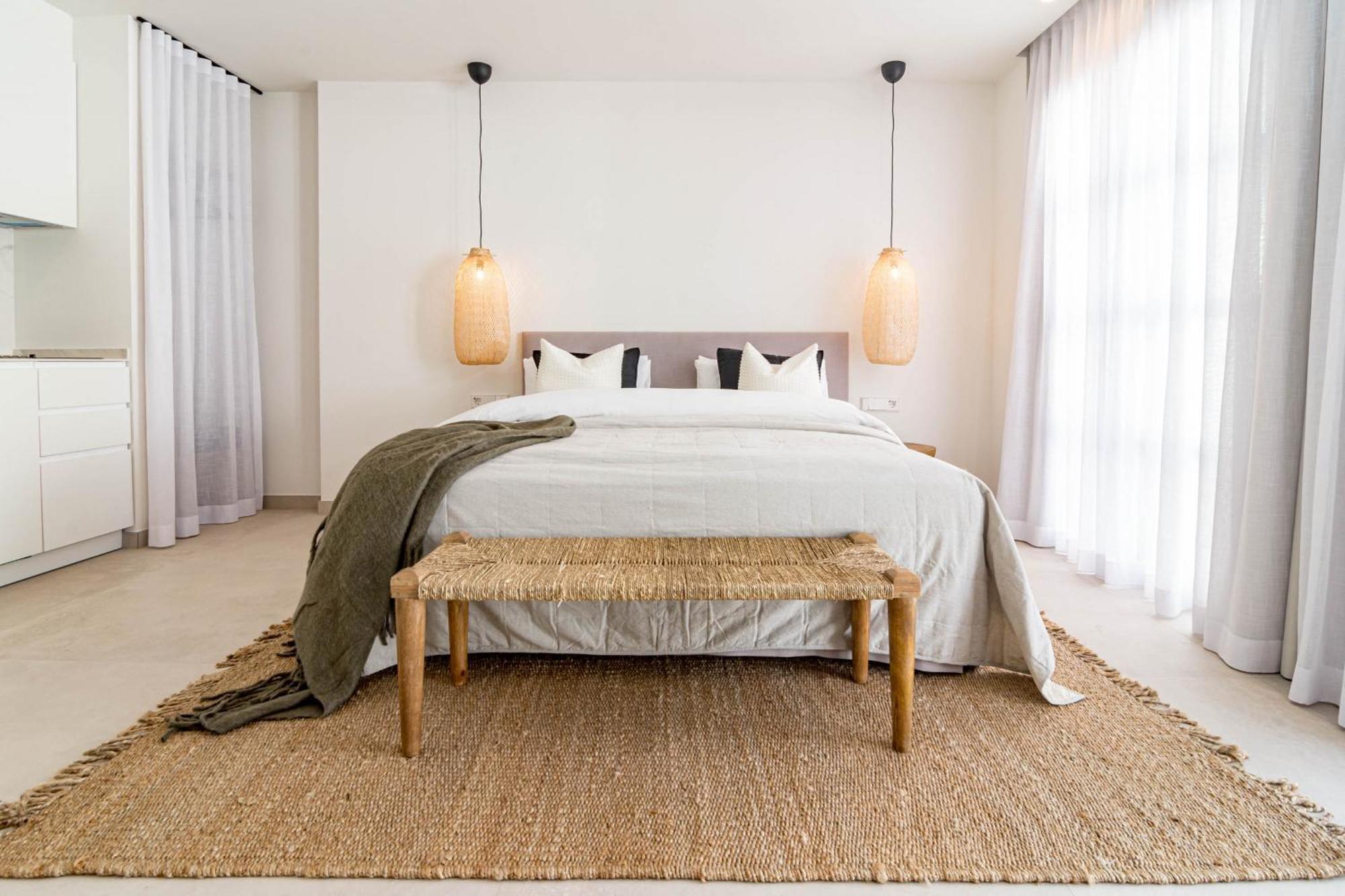 Seaclub Suites Естепона Екстериор снимка