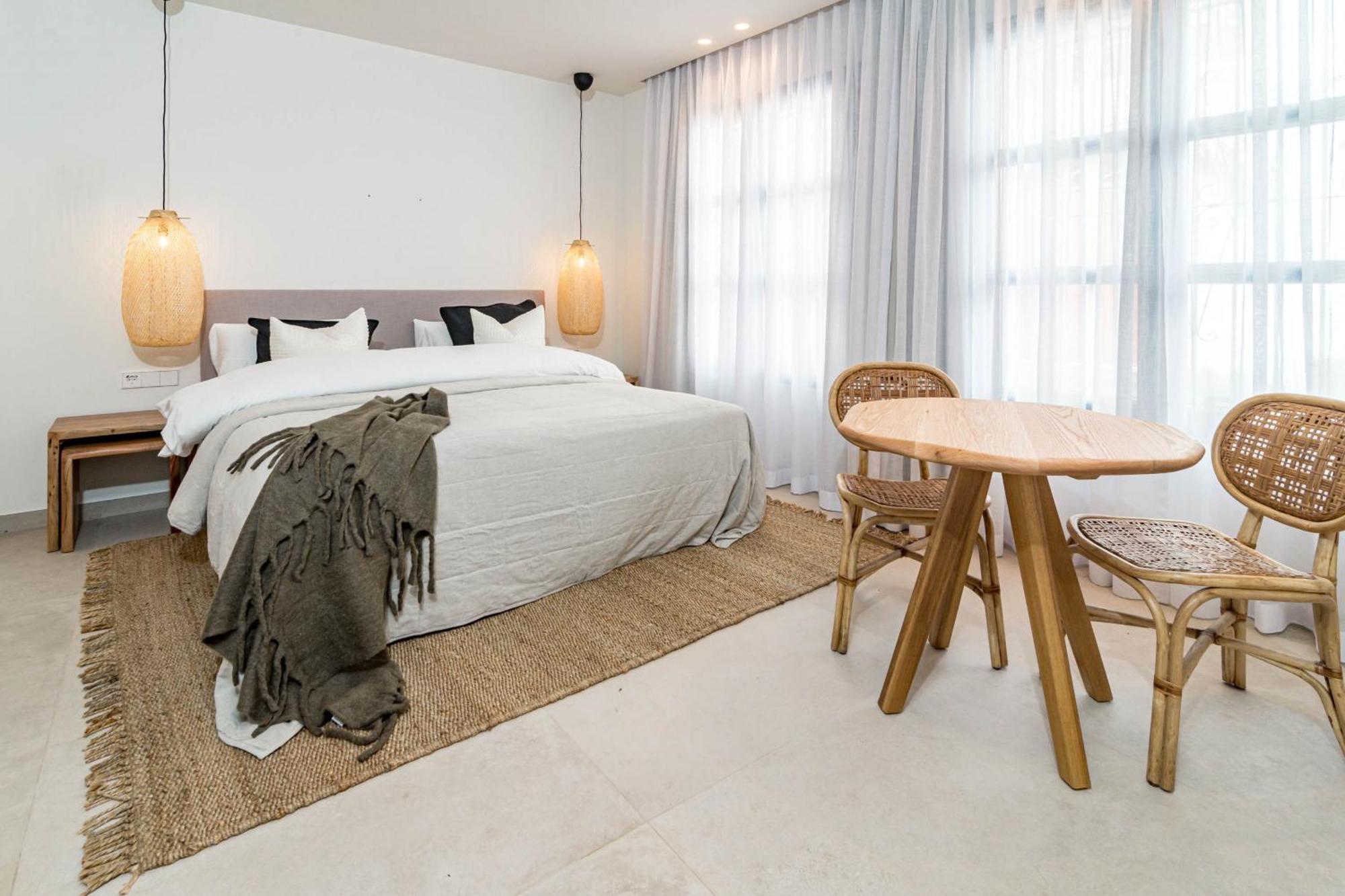 Seaclub Suites Естепона Екстериор снимка
