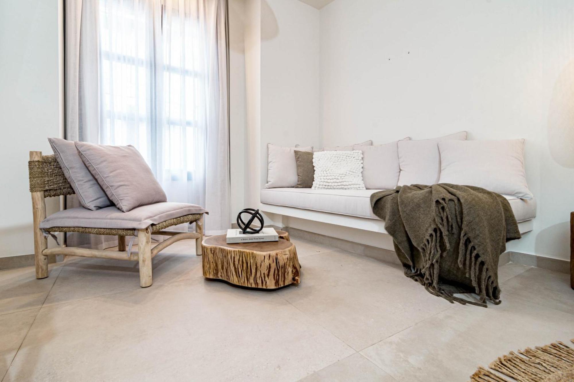 Seaclub Suites Естепона Екстериор снимка