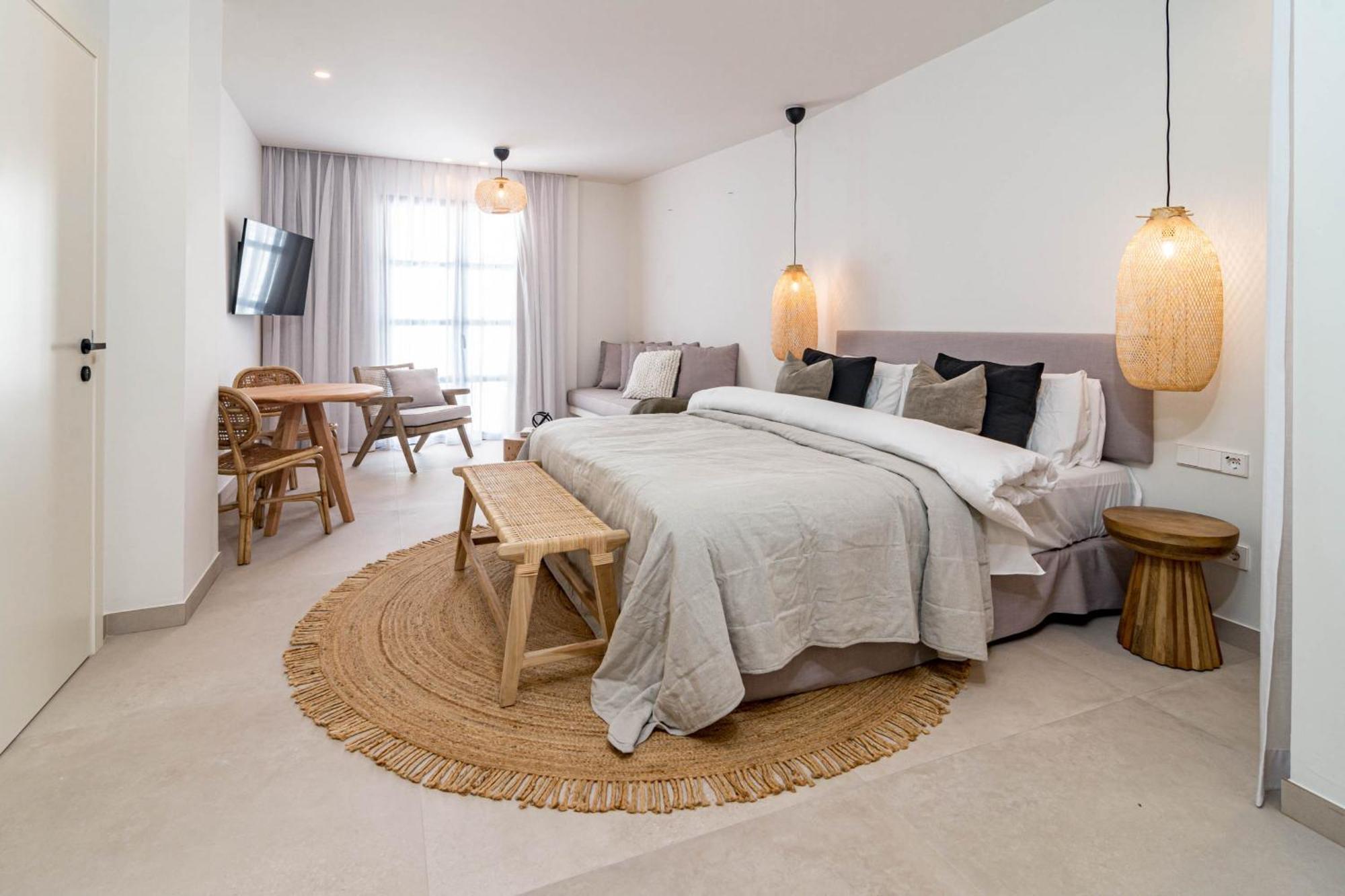 Seaclub Suites Естепона Екстериор снимка