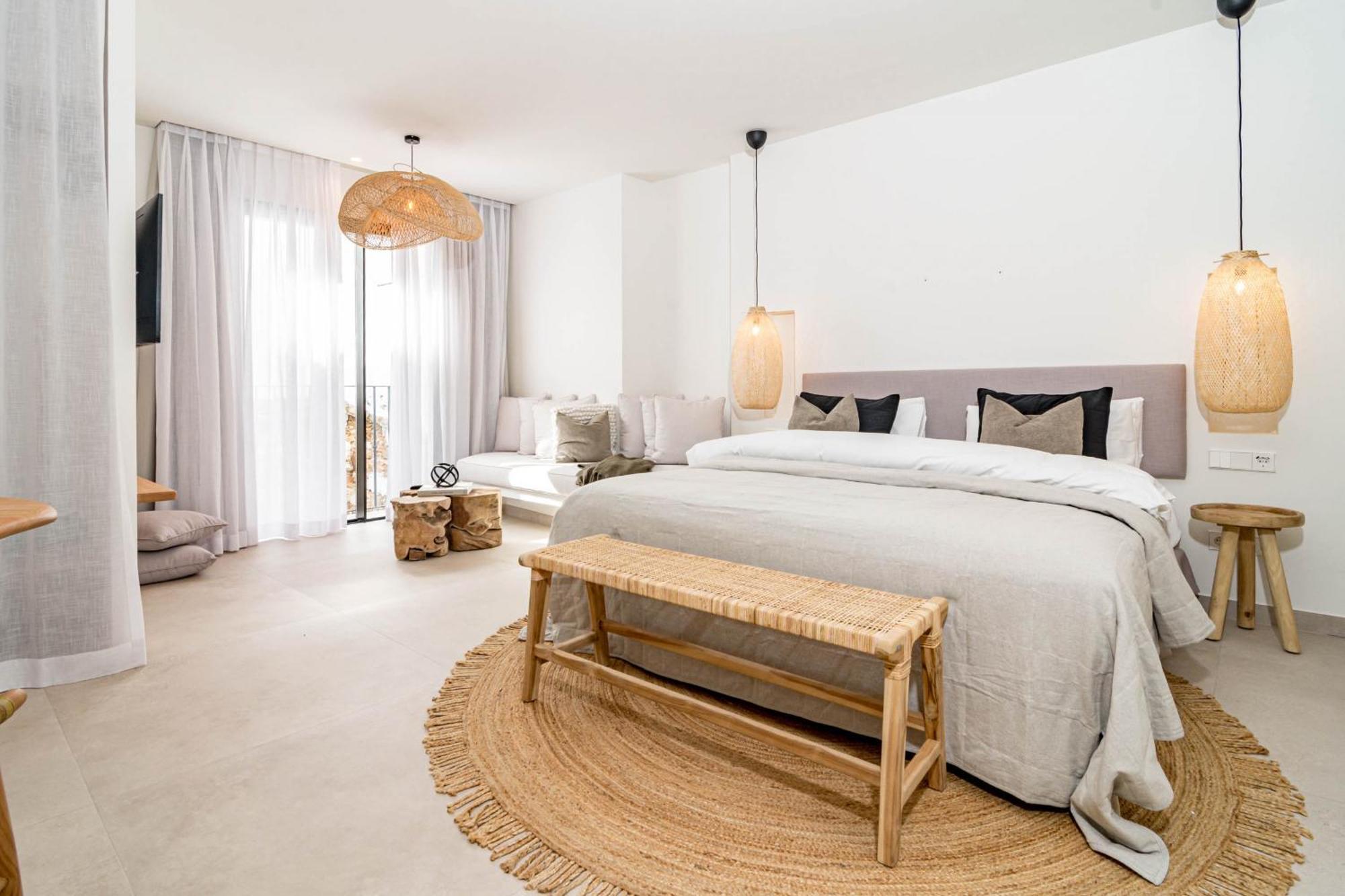 Seaclub Suites Естепона Екстериор снимка